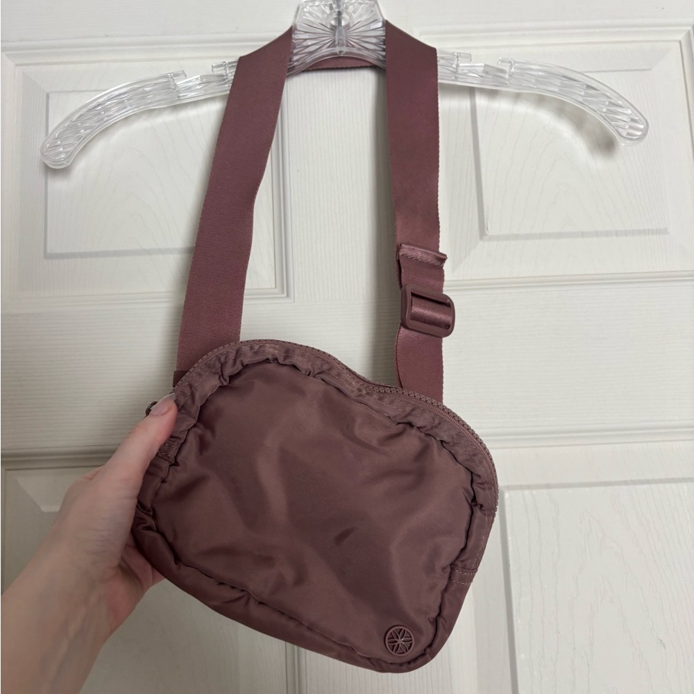 Smoky Pink/Mauve GAIAM Nylon Wear Everywhere Belt Bag 💨🩷